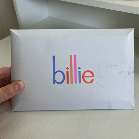 Billie Replacement Blades and Magnet - Picture 2 of 13